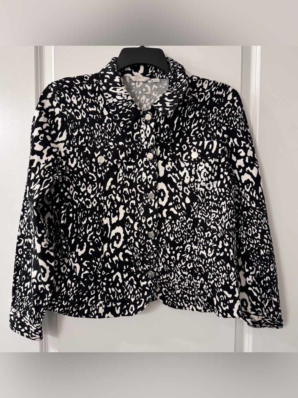 #669  erin by Erin London Black & White 100% Cotton Piqué Leopard Trucker Jacket